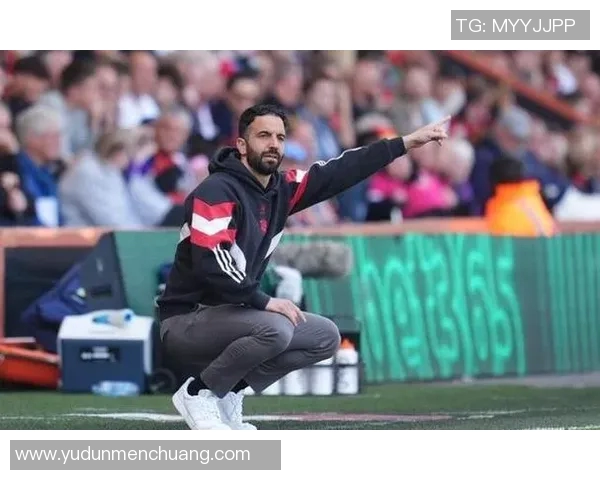 足球明星街头假人形象展示引发球迷热议与创意灵感分享 足球明星街头假人形象展示引发球迷热议与创意灵感分享