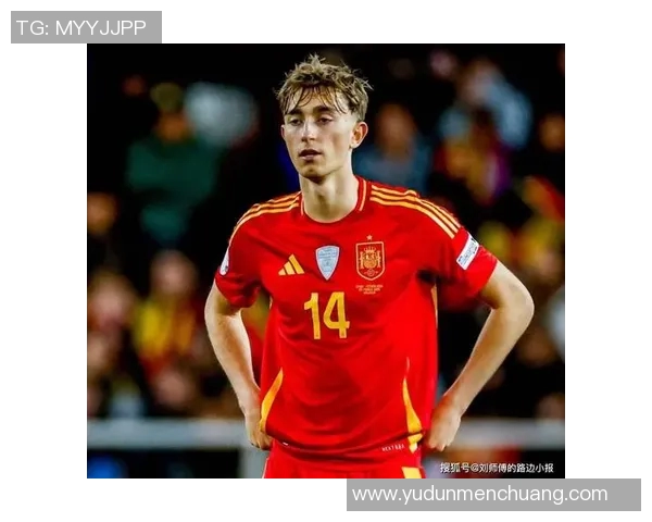 上世纪金发足球明星的传奇故事与辉煌成就回顾