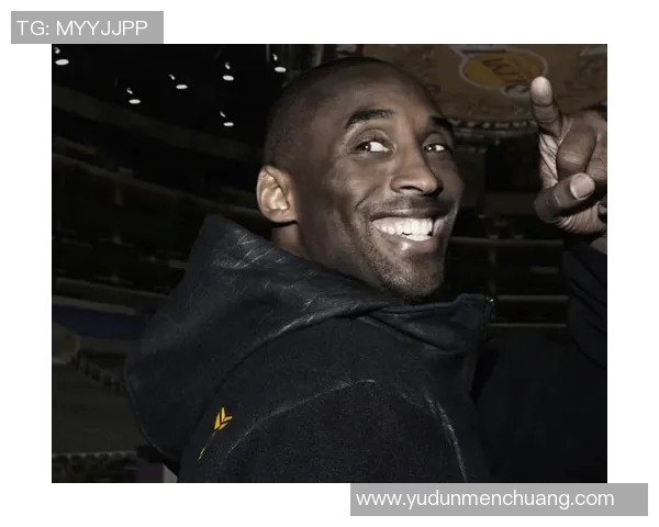 帅气足球明星身着正装的高清写真展现魅力与风采